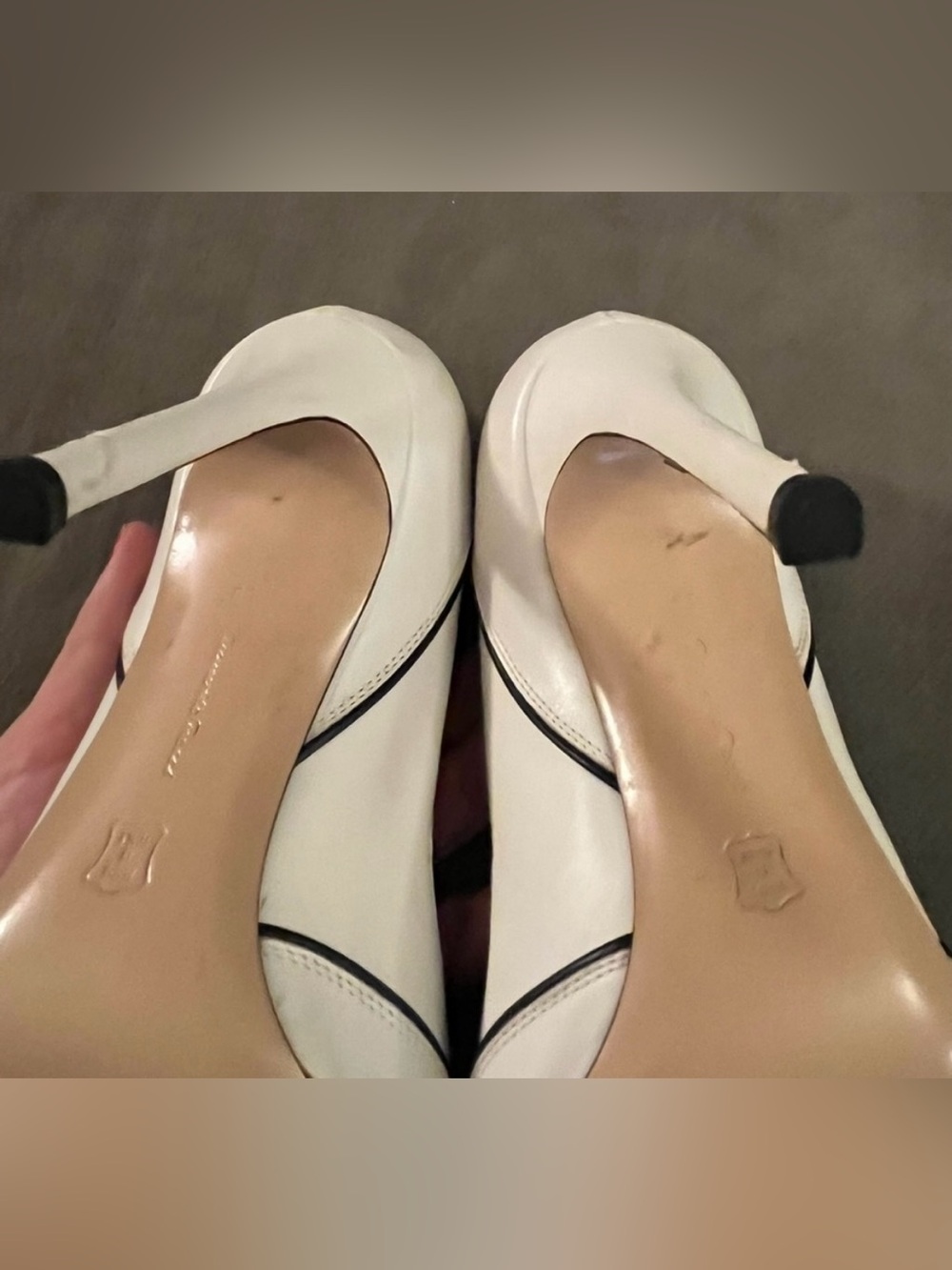 GIANVITO ROSSI Lucille White Scalloped Leather Pointed Toe Pumps Heels Size 38 - Picture 12 of 16